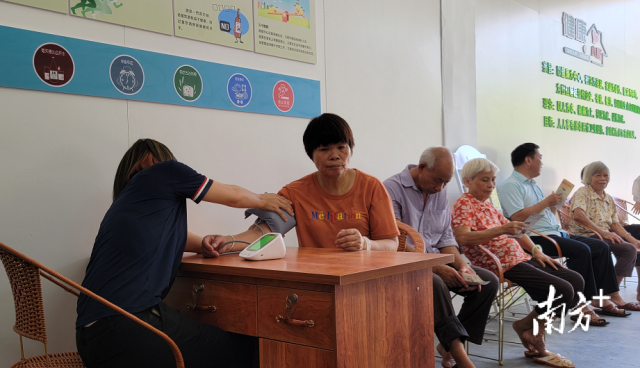 健康小屋守护群众健康。通讯员 